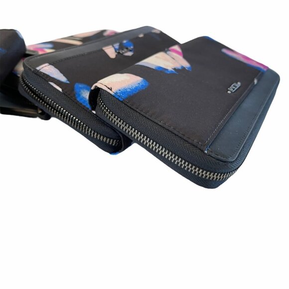 Tumi Himalayan Print  Women's Zip Around Wallet - Picture 3 of 11